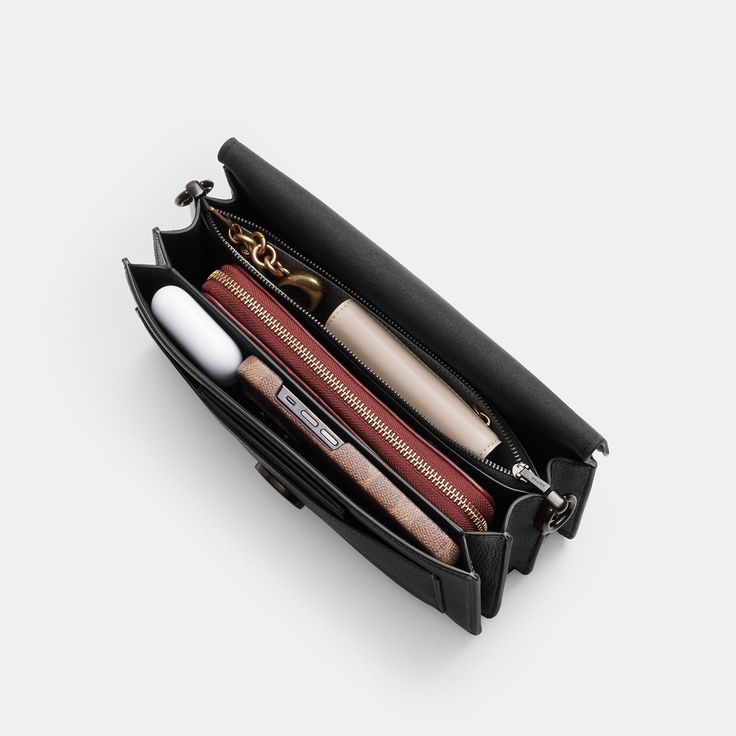 Modern Tabby 26 Shoulder Elegance